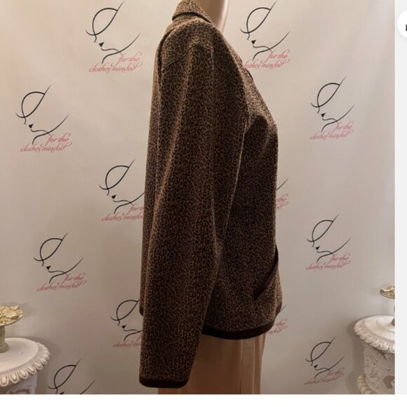 Kim Rogers Petites. Size PM. Animal Print Shancket Stretch. Zip up. B73 - Picture 4 of 5